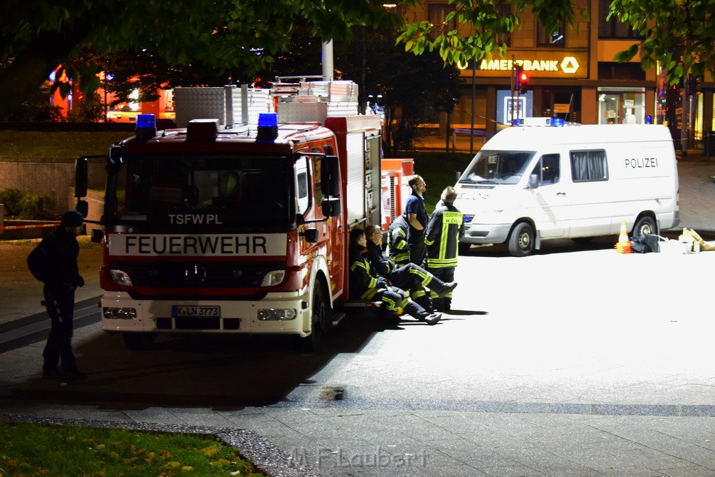 Einsatz BF Messerstecherei Koeln Neustadt Nord Eberplatz Platzmitte P138.JPG - Miklos Laubert